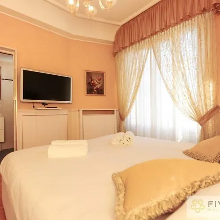 Le Majestic Promenade - Five Stars House Apartmán *
